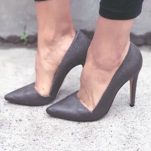 Alice & Olivia Black glitter Dina pump